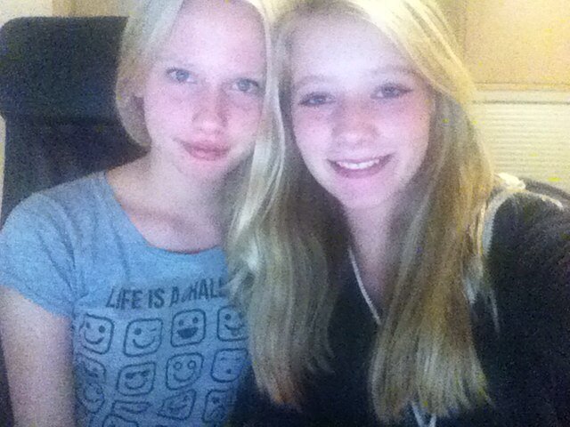 ❤ 'Hoii, wij zijn twee gekke meiden die filmpjes maken op http://t.co/zSReGyuNdD !Abonneer op ons Youtube Account: WebbieCam en like onze filmpjes !