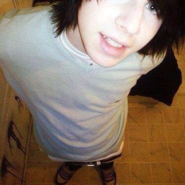 Spencer/bi/bvb,aa.. My buddy is @_zsally_ she is AMAZING and my baby boo touch her and i will kill u❤