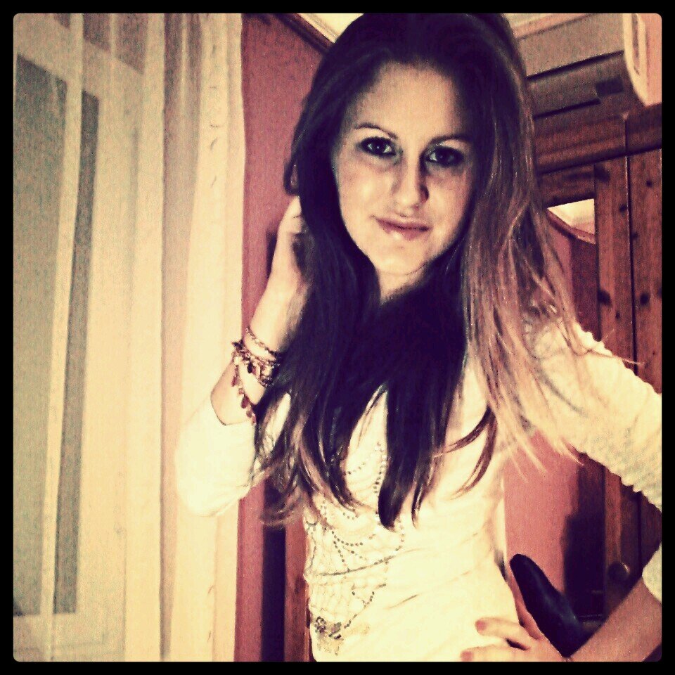 Hy my name is Karina Suldi and I'm 14 years old If you like me...follow me :) Sziasztok Karina vagyok 14 éves ha szimpatikus voltam/vagyok akkor kövesss:)