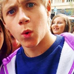 hey i just gave you a free follow so can you please follow @ruggedniall in return and help her reach her goal :)