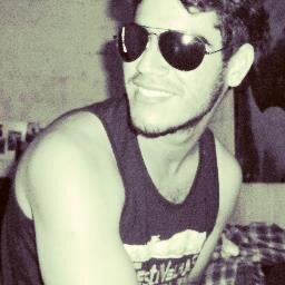 Estudante amante da musica ( rock, mpb,rock alternativo,pop rock), do futebol e de tudo que há de bom nessa vida.