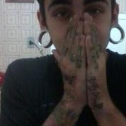 curto muito uma menina linda ,pretendo pedir ela em namoro na hora certa quando ela poder ,mas espero ela até o ultimo dia da minha vida te amo tami 3