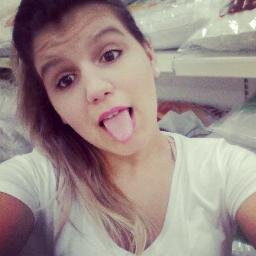 tenho 15anos , ciumenta, legal...zinha, twitter, celular, chocolate, preto, ❤ música, amigoos, festa. / Follow me?A quem me odeiα. um DANE - SE bem dαdo../gata