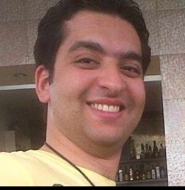 مصري مؤمن ان المبدأ لا يتجزأ و إن النصر الكبير محتاج انتصارات صغيرة كتير قبله..الثورة مستمرة!    Dentist, TA and http://t.co/kCoRlI2siz board member
