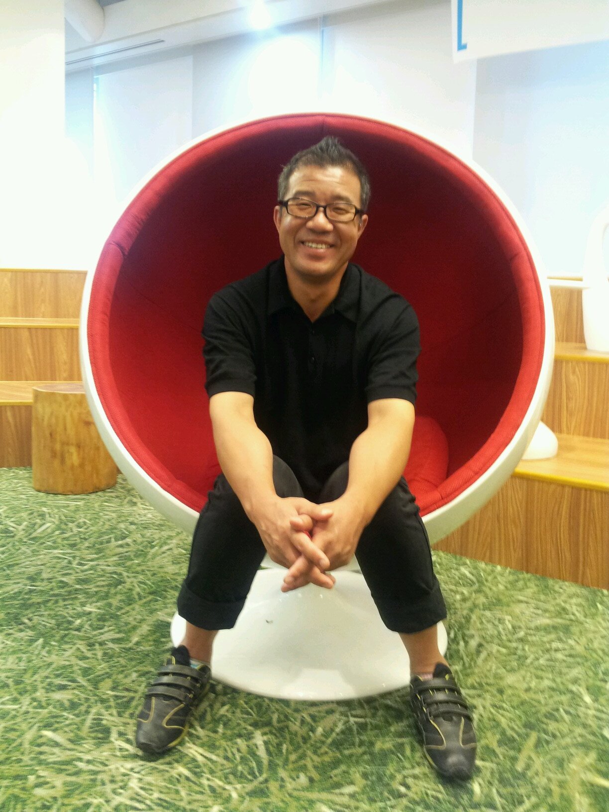 무엇을 상상하던 그이상의 것 우리들의 즐거운 상상 / 평범하고 싶은 남 / 소시민이 맘 놓고 말할 수 있는 세상 / 돈보다 꿈이 좋은 사람 / 정치•사회 현상에 무관심해질 수 있는 한국을 꿈꿈(정치인 경제인이 홍익인간을 구현할 때)