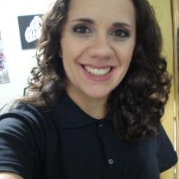 dona de um blog sobre maquiagem e afins, ariana, bióloga, sem paciência, alegre, adoro passear e comer chocolate.