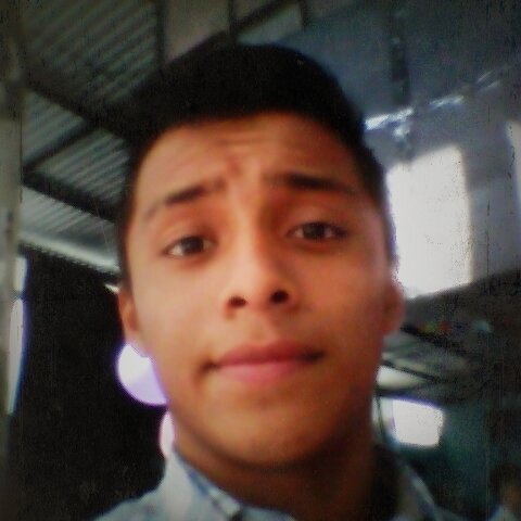 Tengo ganas de ser feliz y aprender a amar a Jesucristo♥ que es mi primer amor. Futbolista, estudiante y amigo. Dios tiene preparado algo grande para mi♥