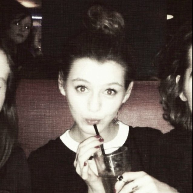 Hey, I'm Lydia Mason! I traveled from my home London to PCA, I'm a cheerleader and love to write poetry! Get to know me! Catch ya later! ♡ [Single|18|RP]