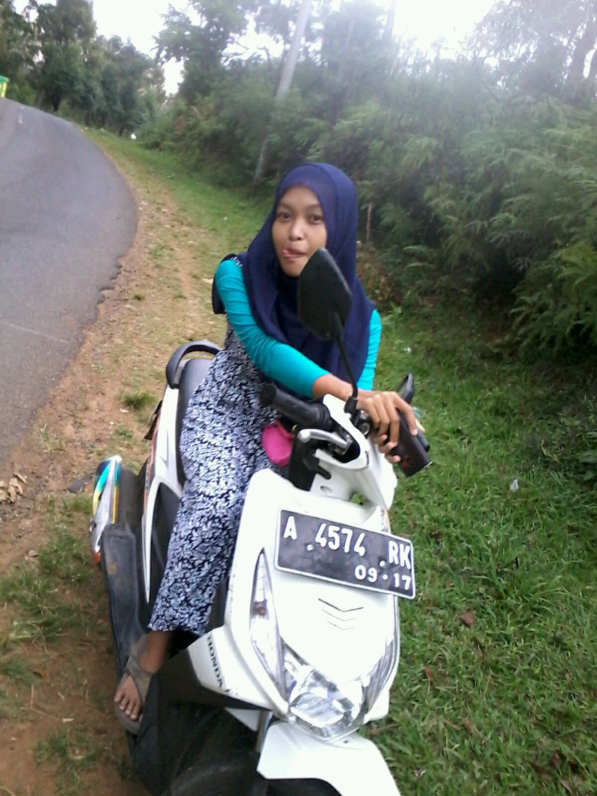 latifah33661000's profile picture. tak ada sukses yg menjemput mu..tapi kamulah yg menjemput skses mu..