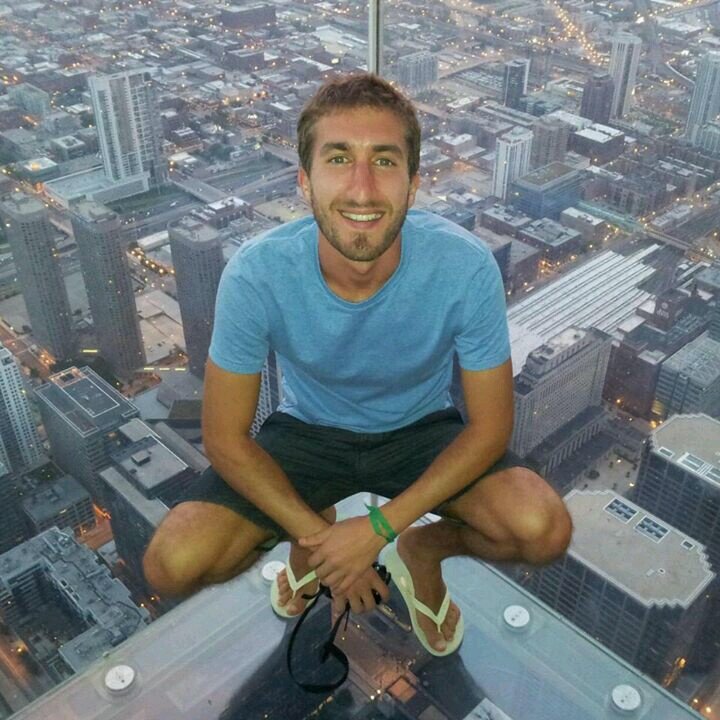 Lic. en Comercialización. Googler. Marketing Online. Atleta amateur, amante del deporte, internet, la tecnología y la música