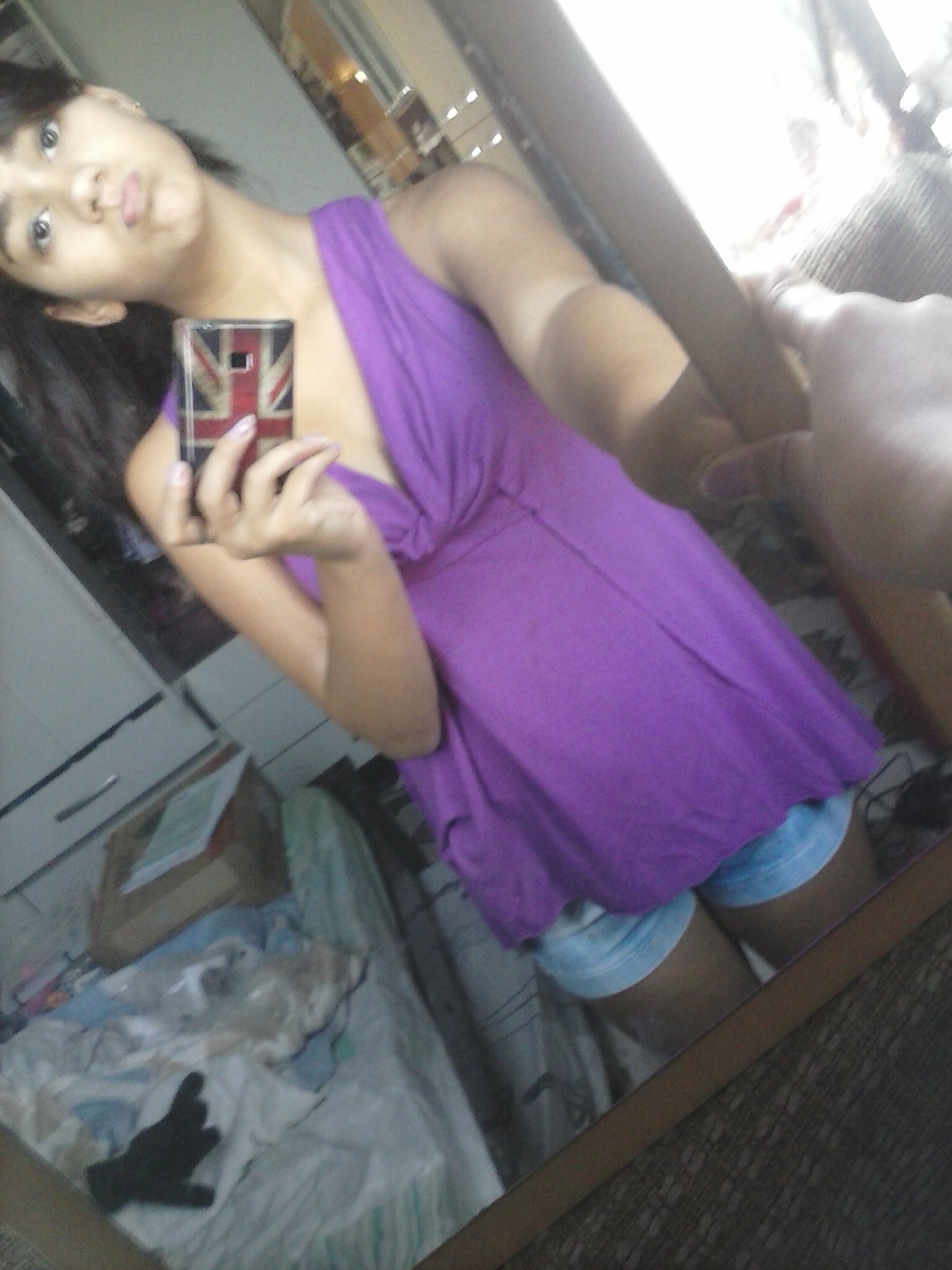 Eu sou violenta, Marrenta, Eu sou a Mantovani, fazer o que HAHA molequeee (8 ' Sigam-me :9