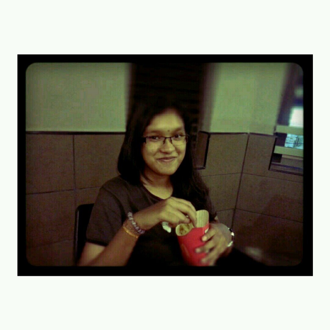 Hi ! Im Erwina Brindha...14 years old but luk lyk 17 years old...follow me ...
