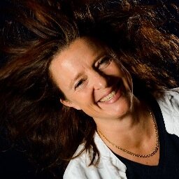 Fyrabarnsmamma, copy & marknadskommunikatör som driver Åsa Backman Kommunikation AB och Greengoat Hållbarhetsbyrå AB. Här twittras om allt.