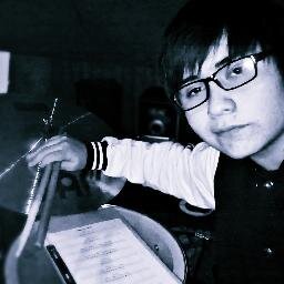 Hola soy armin, soy estudiante de enseñanza media, amo tocar la bateria y espero poder hacerlo toda mi vida, vivo en La Union, amo el metal ImI  eso :)