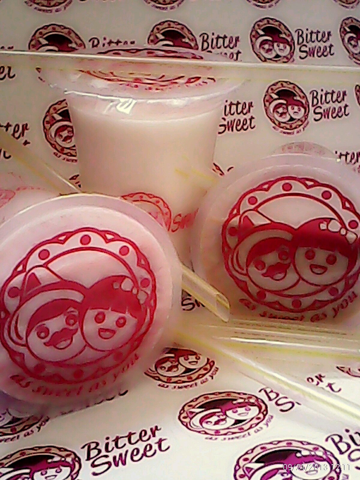 bittersweet_sby's profile picture. surabaya's bubble drink•sweet oreo•snowmilk•bubblepuccino•creamy berry•virgin berry•greeny latte•greentea shaky•choco addict•taro blend• Order SMS 085797028656