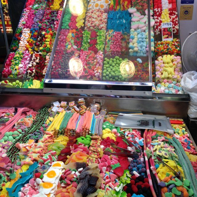 JulesGeldard's profile picture. Loves;family,travel,food,photography,friends,design,architecture,shops,running,modern art,sour sweets!