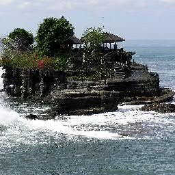 Saat ini sedang Kuliah di Pulau Dewata-Bali