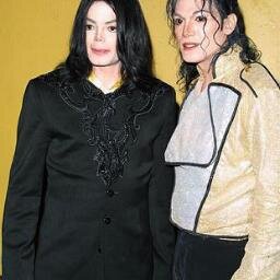 L.O.V.E & Support for  Worlds No1 MJJ Tribute @OfficialNavi & our KING ♛MJJ  #Immortal 29/03/13. Met Navi on 14/09/13. #Thriller 05/11/13  By @JoLambJackson ♛