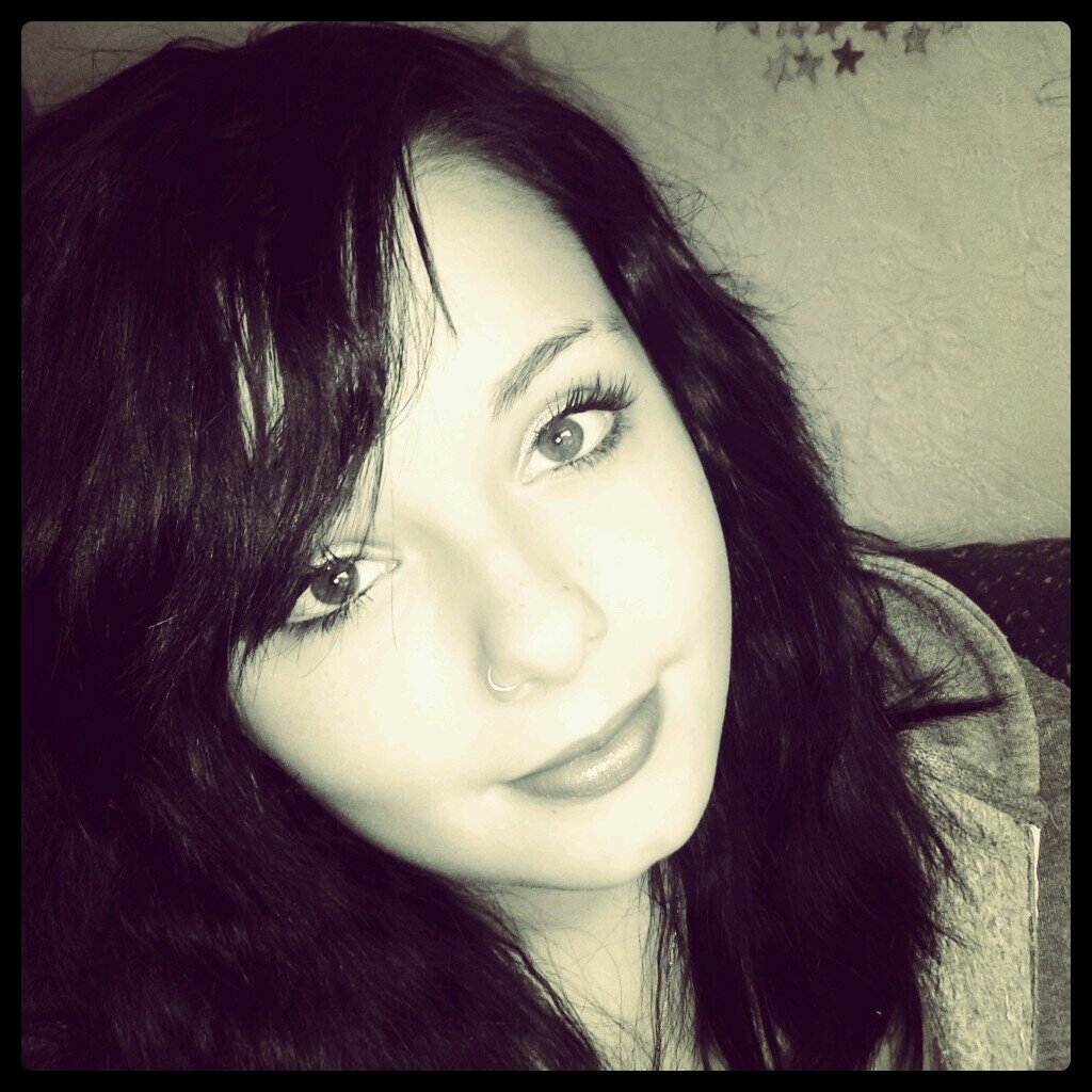 singer artist and loves funny people! snapchat me-StarryTeepot, and kik me-StarryTiana                             instagram-tianalovsya                3333
