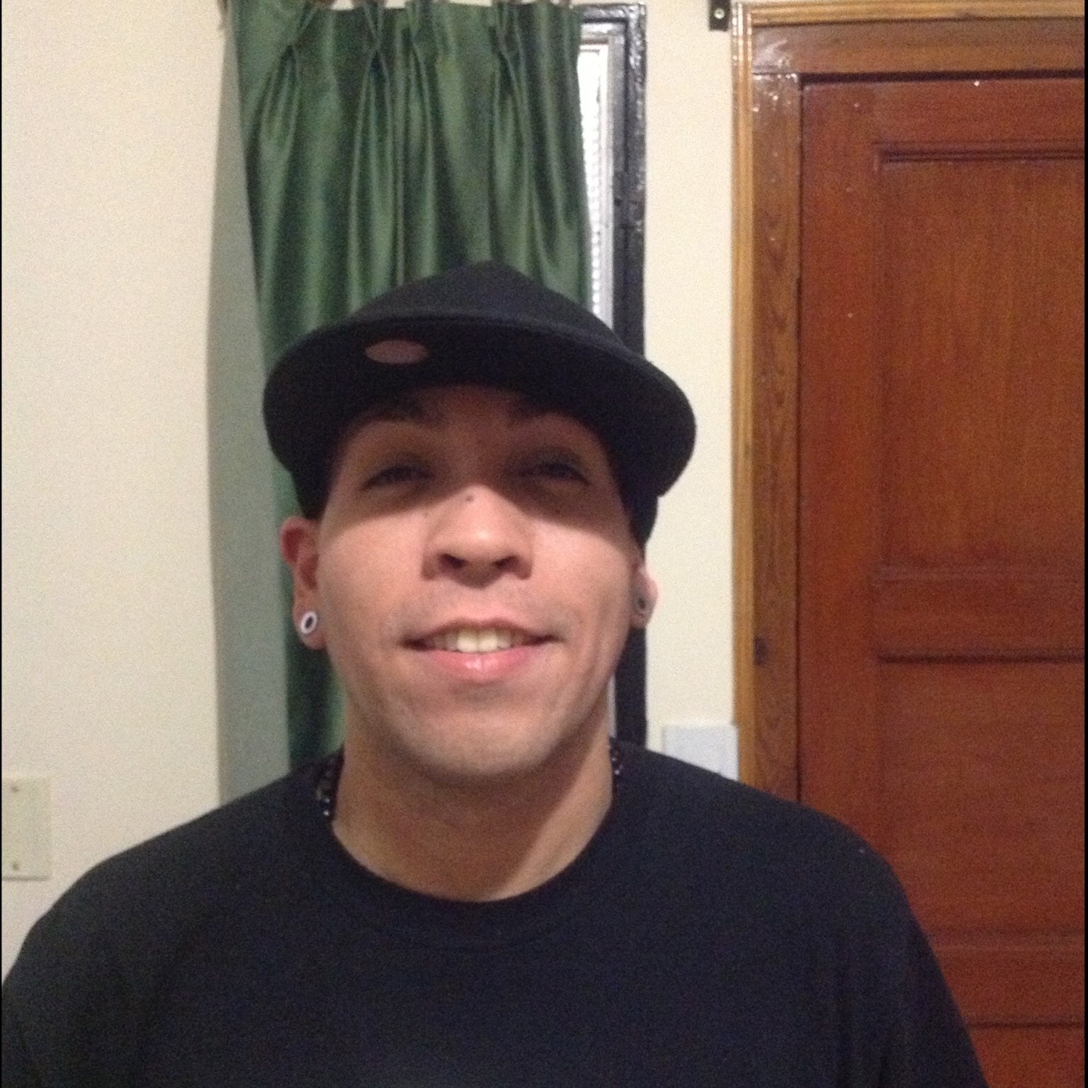 Musico ,locutor,arrengador, rompeparlantes unico en mi especie el caberna mas conocido como kbe moron city argentina padre de lian