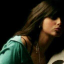I'm .. CRaazY..DifferEnT..DreaMeR..BlushiNG
..YOunG..
 HappY..
 ..JUst Mee :$