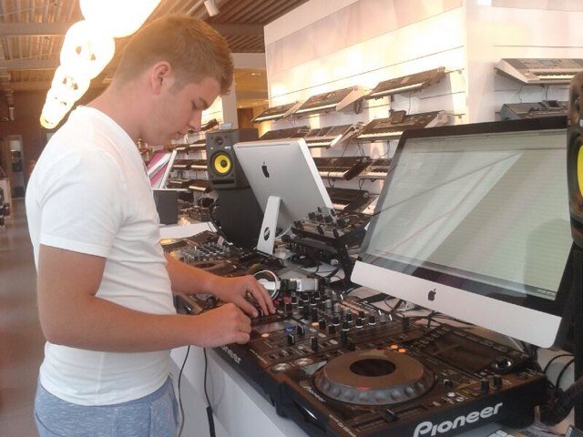 DJ Lars