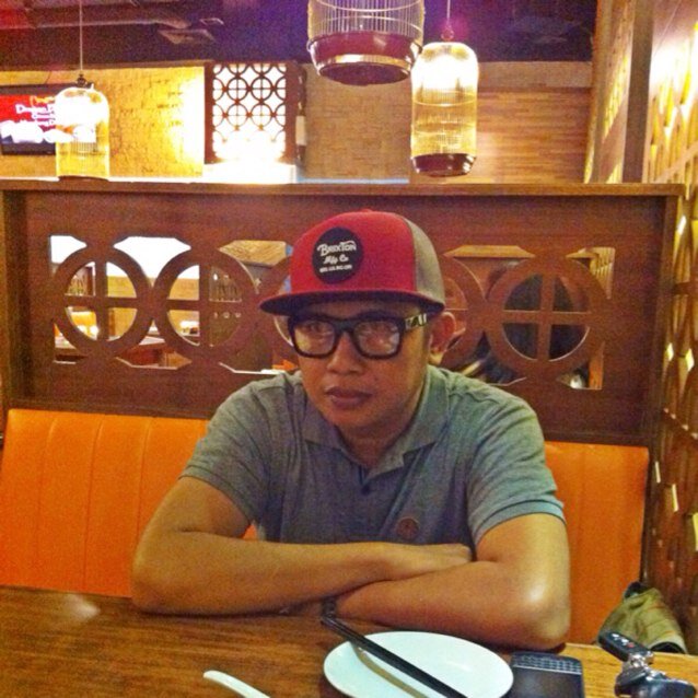 kriskardi's profile picture. kilogram mile. kilogram smile.