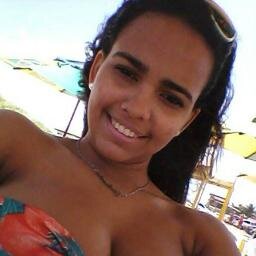 - Fé nαqυєlє qυє мє fσятαlєcє ♪ ზ 
Eu sou um perigo quando quero, um doce de pessoa com quem merece e um poço de veneno com quem tenta me fazer de boba!