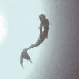 I am the ocean, I am the sea. There is a world, inside of me. #hue #illhueminati.