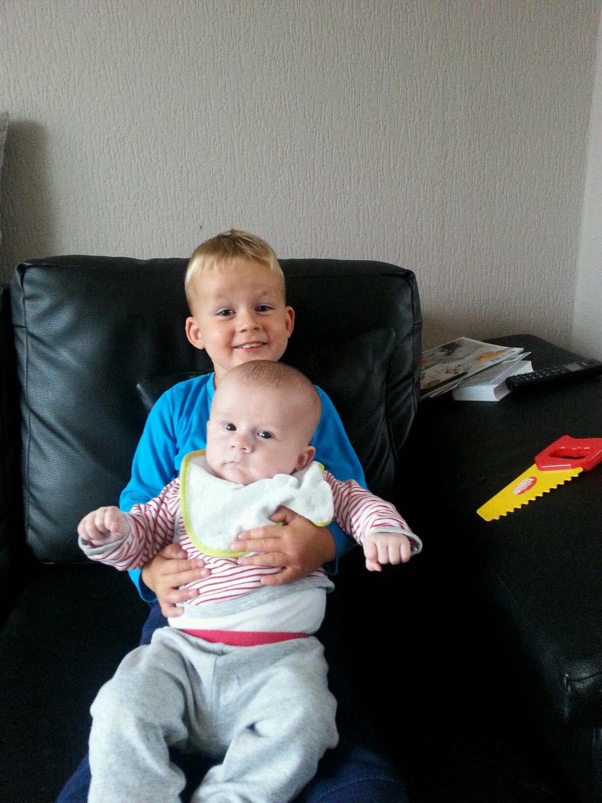 Vrouw/partner van Wiard.Mem fan Jesse en Daan. Evv'er en verzorgende IG yn Aylva State.
