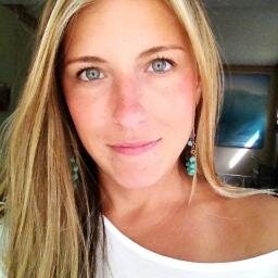 Sparkle wearing, philanthropic, roller skating, traveling, hopelessly romantic, wedding & glamour photographer!