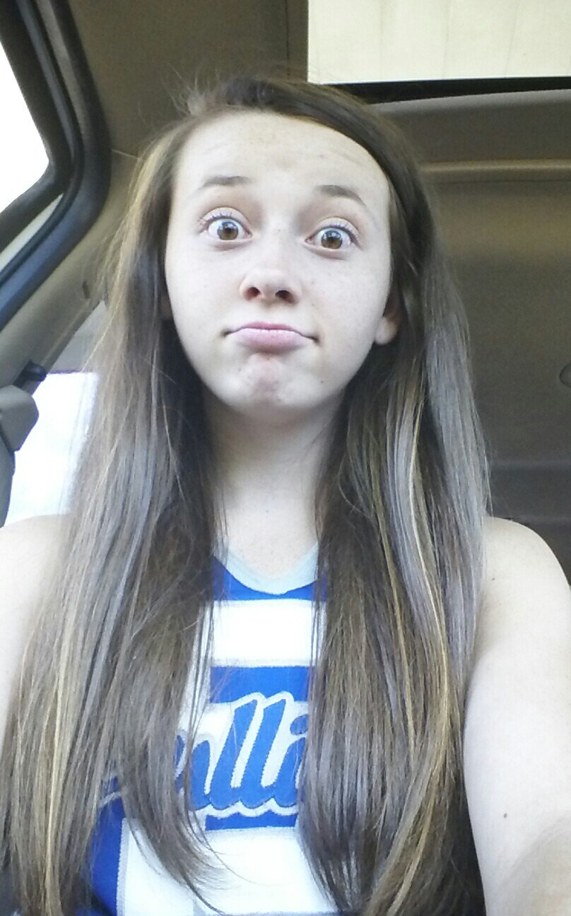 I'm a freshman(: attend sulligent high school! varsity cheerleader!
