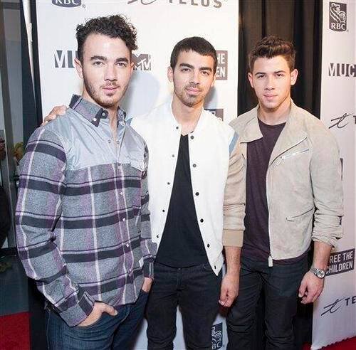 _JonaticLovatic's profile picture. JONATIC♡LOVATIC♡GLEEK♡LIAR



                                                                                           #Nemi #Darissa #Jovato #Buttahbenzo