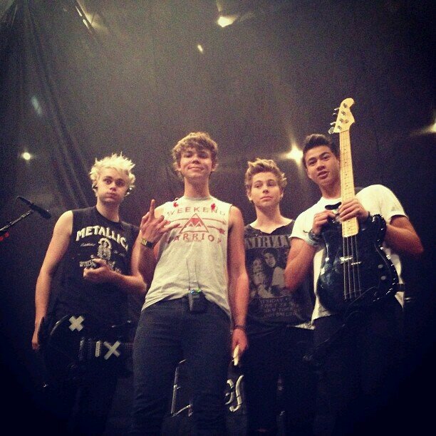 cindycontreras4's profile picture. Hey I'm cindy :) Live Love Laugh enjoy your life while u can and love music, I'm a Directioner,Mixer,Brat,Sheerios and 5sosfam  b-day August,4 :-D