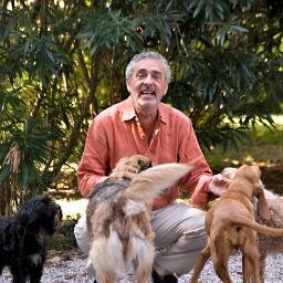 amo scrivere per rendere reale l' irreale,il bello dei sentimenti in questo mondo nefando cerco amici che lo vogliono fortemente come me