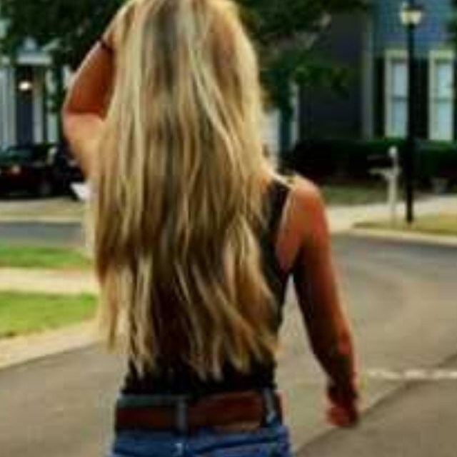 Hii! Ik tweet random maar meestal Rt ik! Leuke & originele tweets, dat retweet ik ! Follow me & ik rt ook jou tweets :)