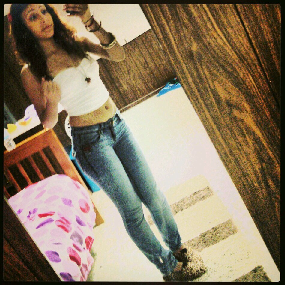 I Aint Got No Team ,Don't Need One. I Aint Got No Circle, Don't Trust None . Sophmore @Tech . Mention me for a follow back . Instagram :Guadaluperosa__