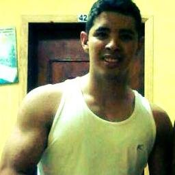 Alguns procuram a felicidade, outros a criam.