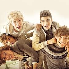 sono Francesca   mi piacciono i One Direction  sono italiana infatti scrivo italiano con precisione ho il cuore napoletano e tifo Napoli