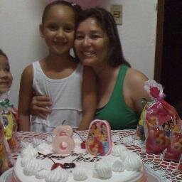 Tenho 31 anos, Curso Tec. Enfermagem, Moro com Minha Mãe, Sou Calma,Sincera Gosto de Ter Amigos e de Futebol, Diamante Negro ! meu chocolate preferido