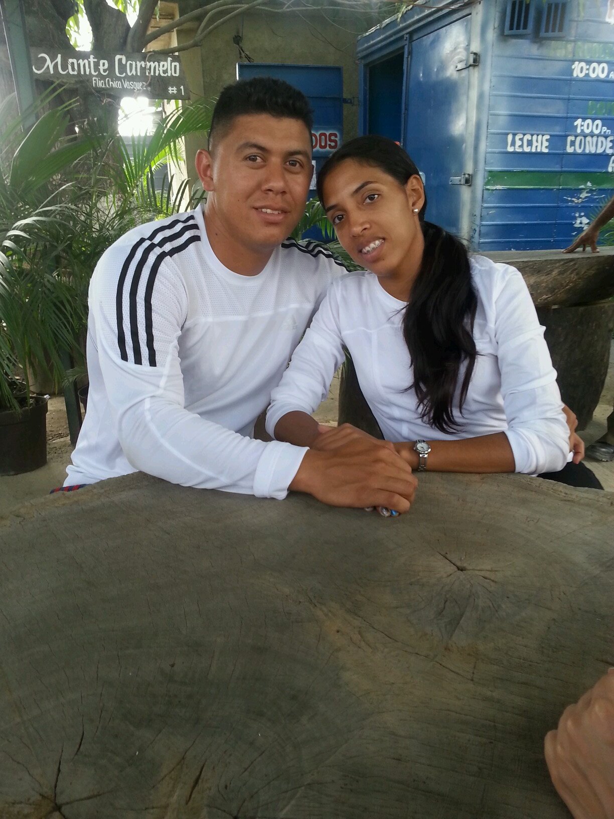 Oficial de la Armada. Esposo de la Mujer mas Bella MAZB