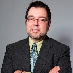 El abogado de inmigracion de su familia porque a todo cliente lo trato como si es de mi familia.