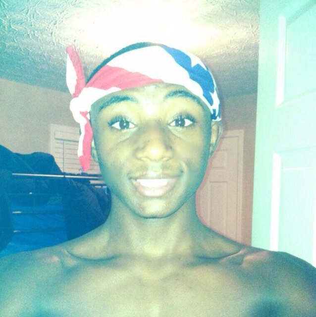 follow this lil cutie  
@_ersr