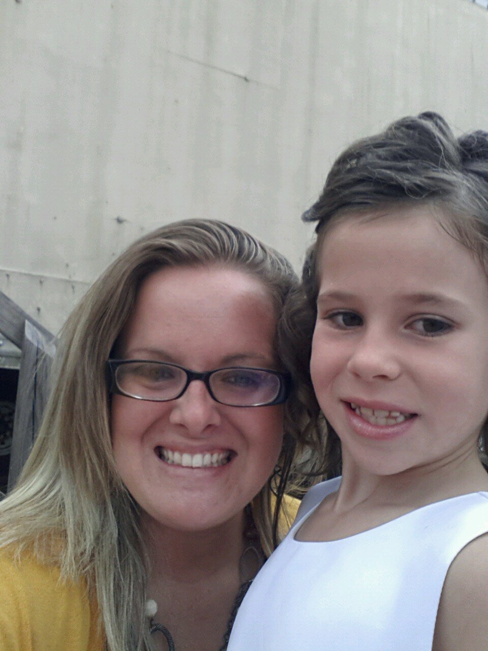 Im a small town jeans and t-shirt kinda girl. My children are my life. God has surely blessed me in so many ways!I have the best friends and family.
