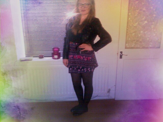 14, Love singing and drama. I love harry styles☆