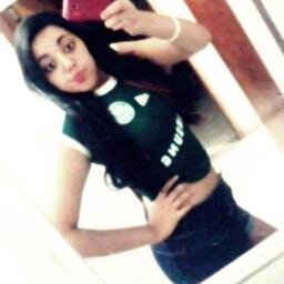 Sou aquela  que  ama  as  amigas  que  adoora dar  risadas e que  ama  a Deus mais  que  td  no mundoo ...
Face:https://t.co/OPxatRQAwI