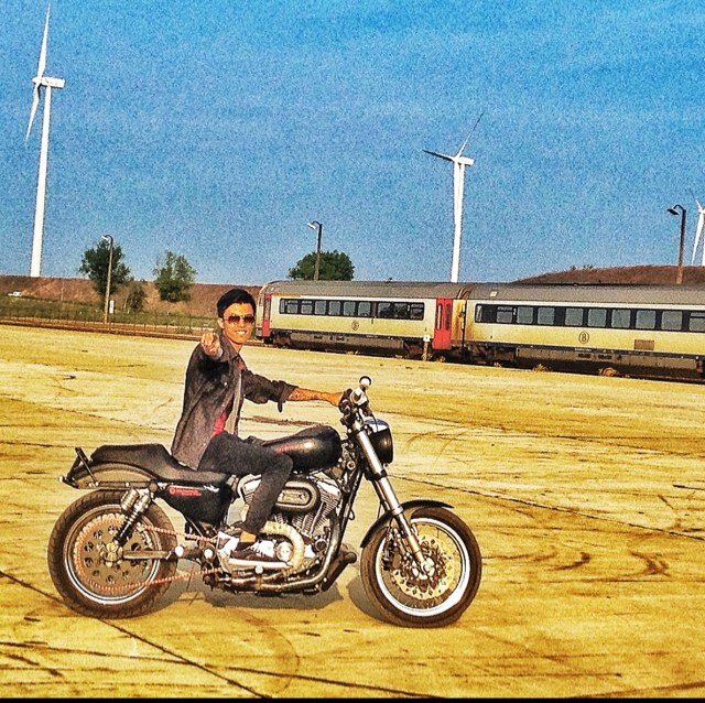 syaviqmuqtav_'s profile picture. a Boy with Tears and Roses | ain't the best but im tryin to be the one