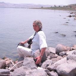 Instructora. Fund. El Arte de Vivir. Lic.RR.HH. Terapeuta Floral.