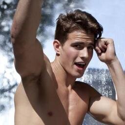 AlenseClau183's profile picture. Aprendí la diferencia entre el juego y el azar.