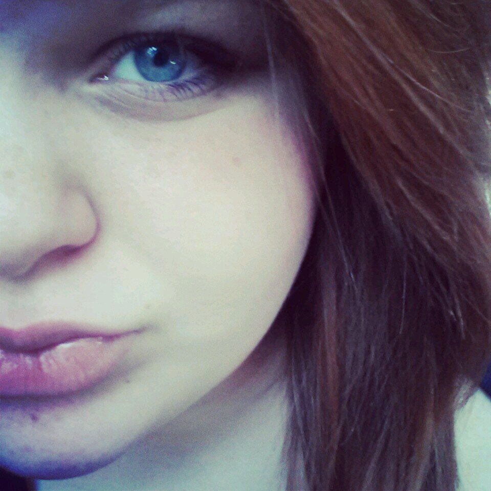 I'm 16, I live in Mississippi, & I'm taken! I'm homeschooled, & love it. &&& I have One direction infection! ;p 3 ♣
